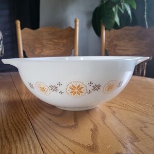 ✨️Pyrex Vintage Town & Country Mixing Bowl